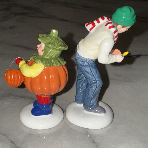 Department 56 Snow Village Halloween 55117 Lighting Of The Lantern Figurine Dept - Picture 3 of 6